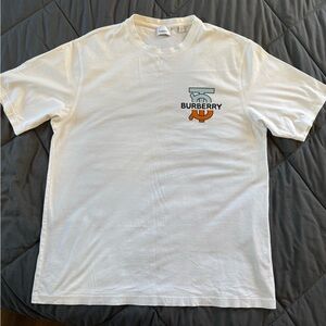 Burberry Men’s T shirt (size m)